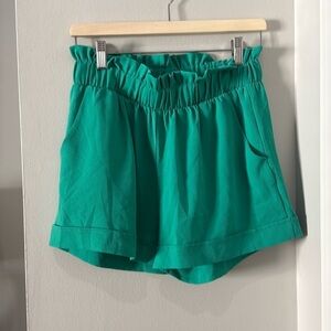 Tyche flowy green stretchy waist shorts with pocket size large
